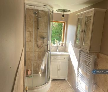 1 bedroom in a house share to rent - Photo 6