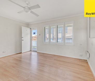 Neat and Tidy 2 Bedroom Unit - Photo 6