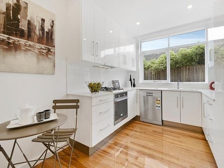 2/62 Walpole Street, Kew VIC 3101 - Photo 4