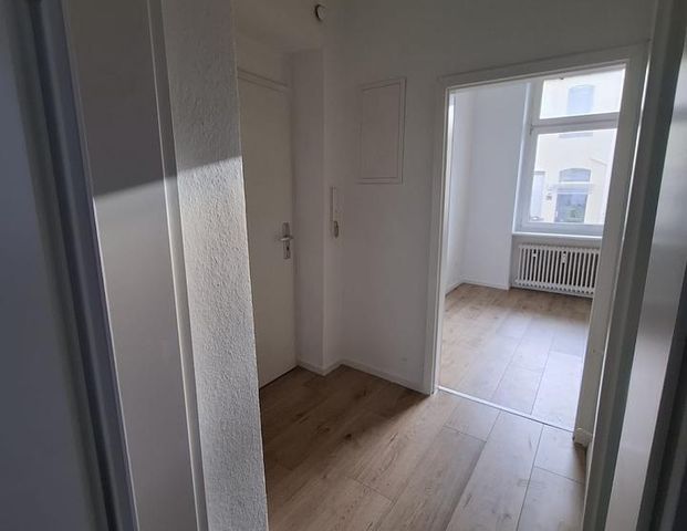 Frisch sanierte 1-Zimmer-Wohnung im Erdgeschoss – zentrale Lage in Gelsenkirchen-Ückendorf! - Photo 1