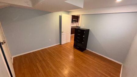 For Lease - 1292 Ravencliffe Court Unit# Basement, Oshawa, Ontario - Photo 3