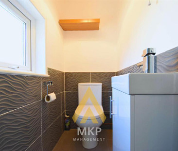 5 bedroom end of terrace house to rent - Photo 1