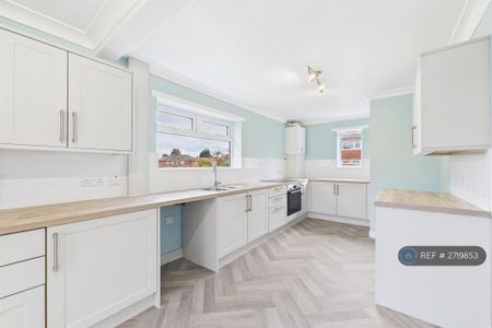 3 bedroom semi-detached house to rent - Photo 4