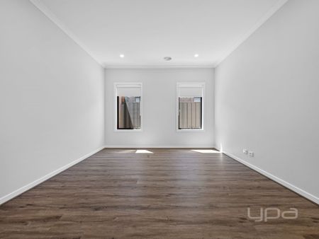 BRAND NEW 4 BEDROOM FAMILY HOME - Photo 2