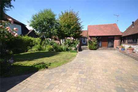 Well presented barn conversion with flexible accommodation arranged over three floors - Photo 4