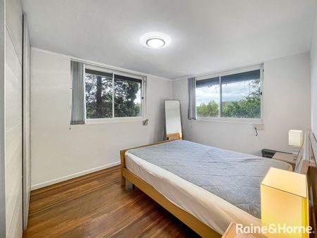 Fully Furnished Convenient Unit with Leafy Outlook - 6 month lease only - Photo 2