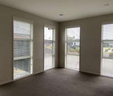 Modern Family Home - Photo 6