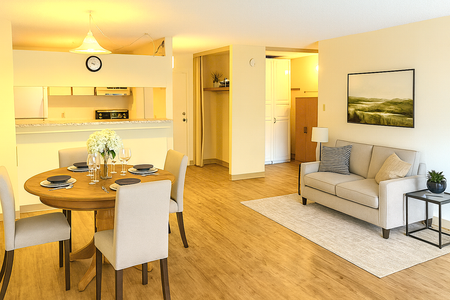 Centrally Located 1 Bedroom Condo In Downtown. - Photo 2