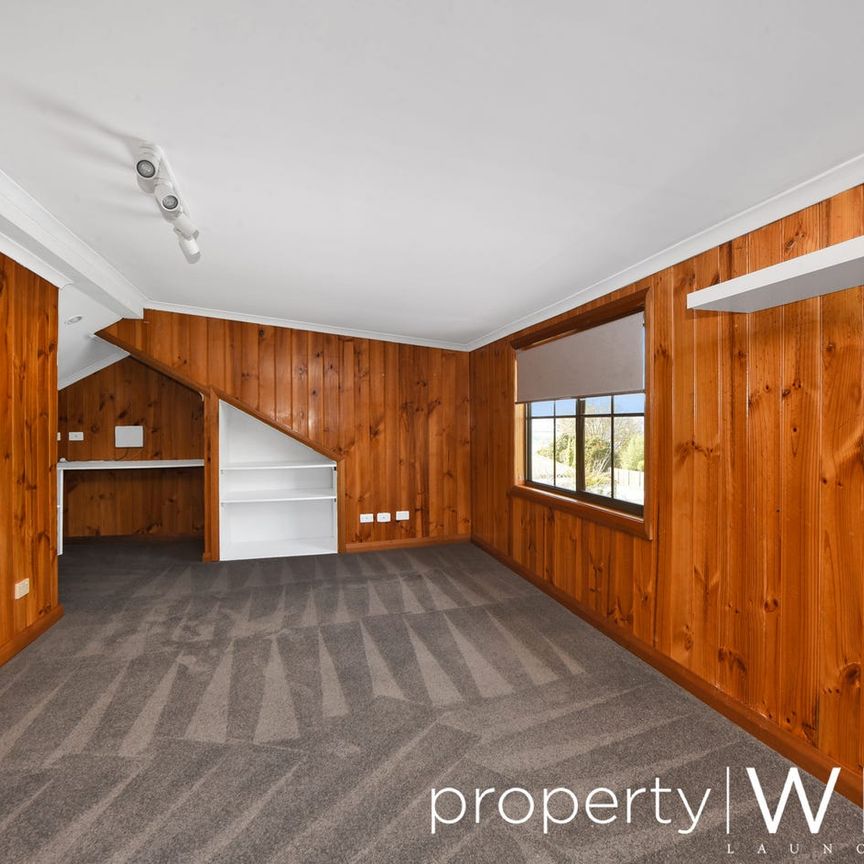 Charming Cormiston - Photo 1