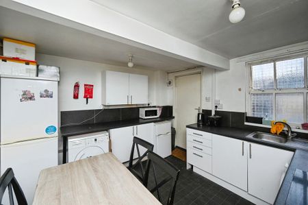 1 bedroom in a house share to rent - Photo 4