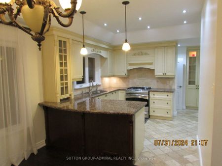 Detached Home For Lease | N9237422 - Photo 4