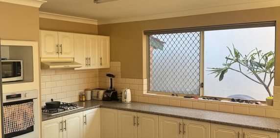 Scarborough - Photo 2