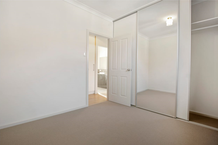 Modern & Low Maintenance! - Photo 5