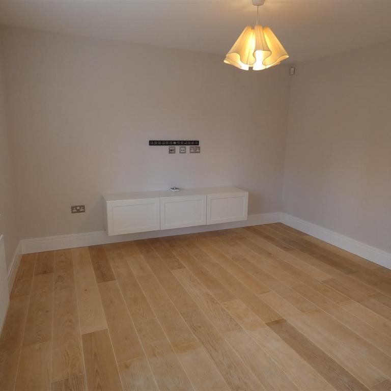 3 bedroom semi-detached house to rent - Photo 1