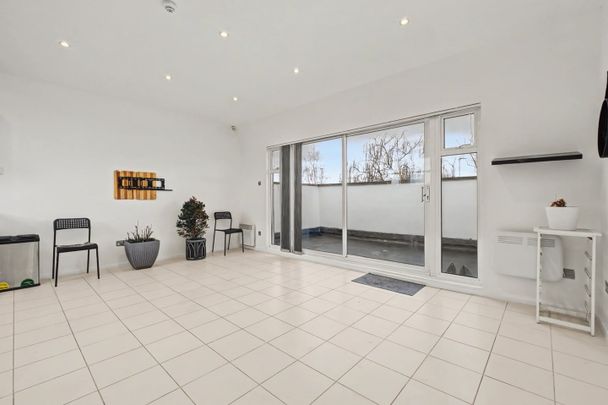 3 Bed Flat, Boundary Road, NW8 - Photo 1