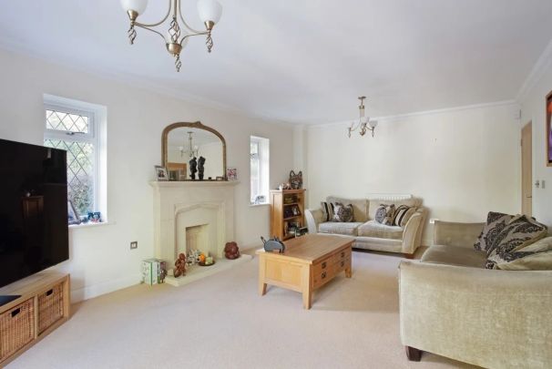5 bedroom detached house to rent - Photo 1