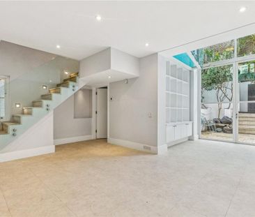 4 bedroom end of terrace house to rent - Photo 3