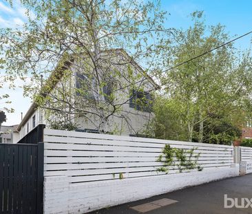 RENOVATED ONE BEDROOM HIDDEN BEAUTY IN HOT SPOT! - Photo 2