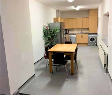 Deluxe Bedroom - Photo 6