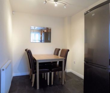 3 Bedroom End Terraced House - Photo 5
