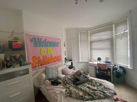 6 bedroom terraced house to rent - Photo 3