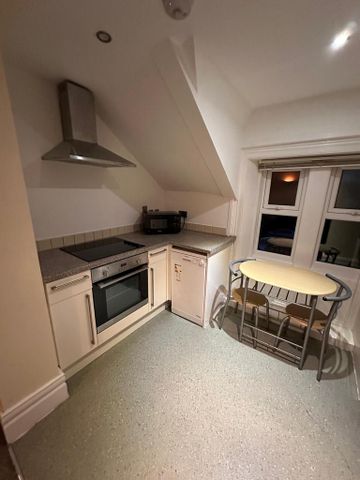 3 bedroom flat to rent - Photo 3