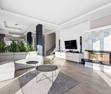 Duży dom wolnostojący z prywatnym stawem - Zdjęcie 3