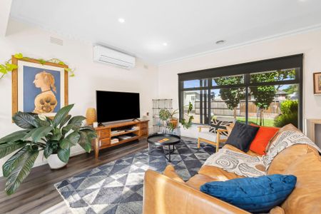 Fully Renovated - Sun-drenched, Three Bedroom Home - Photo 5