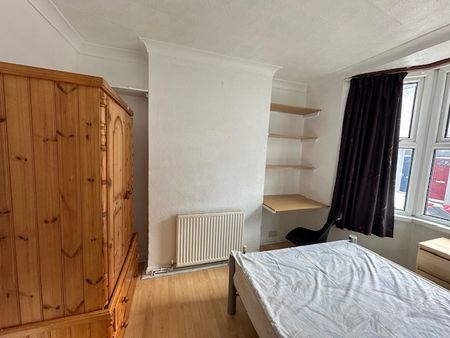 Room in a Shared House, St. Pauls Street, BN2 - Photo 5
