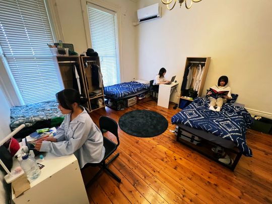 3 People Room - Photo 1