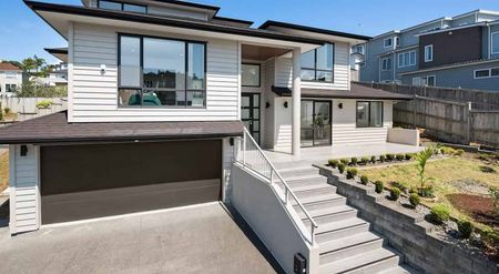 Executive 6-Bedroom Home in Albany – Spacious ! - Photo 3