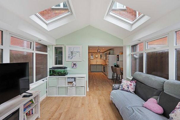 3 bedroom end of terrace house to rent - Photo 1