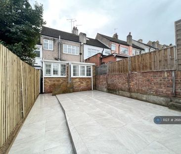 3 bedroom terraced house to rent - Photo 3