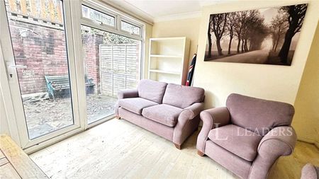 5 bedroom house to rent Brendon Avenue, Luton, Bedfordshire, LU2 - Photo 3