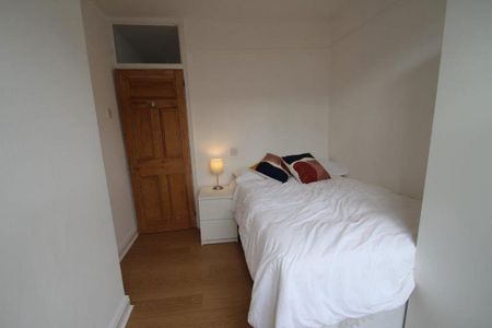 4 bedroom terraced house to rent - Photo 4