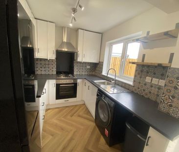 2 bedroom semi-detached house to rent - Photo 5