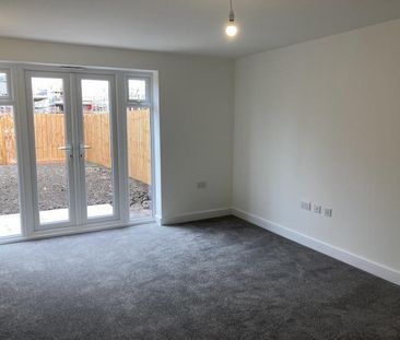 3 bedroom end of terrace house to rent - Photo 2