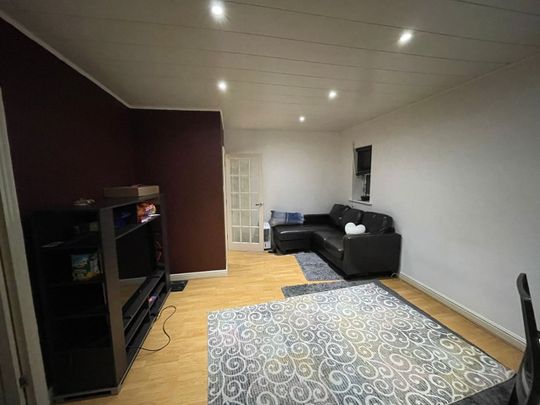 2 Bed Flat, Isle Of Dogs, E14 - Photo 1