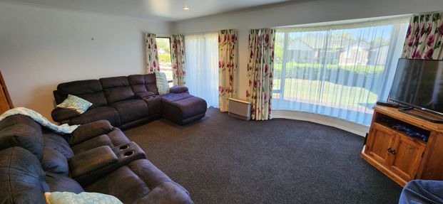 8 Frank Frethey Place, Highlands Park, New Plymouth - Photo 1
