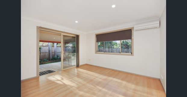 Neat and tidy three bedroom home in a convenient location! - Photo 1