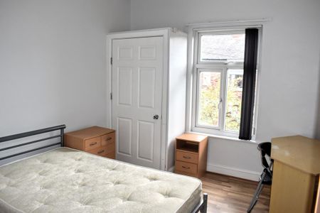 3 bedroom terraced house to rent - Photo 3