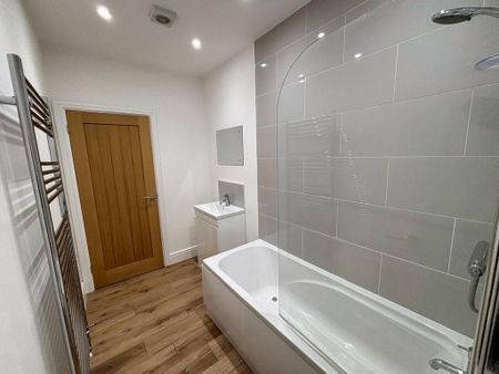 3 bedroom end of terrace house to rent - Photo 3