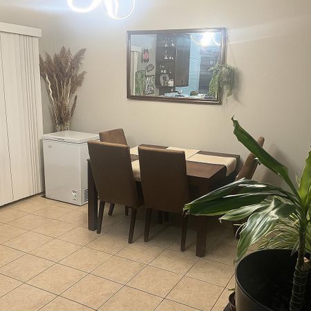 For Lease - 8 Lockport Way, Hamilton, Ontario - Photo 2