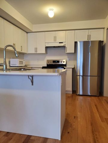 Three bedroom townhouse for.rent Bowmanville - Photo 5