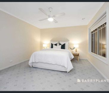 Spacious Three bedroom home with a Pool - Photo 6