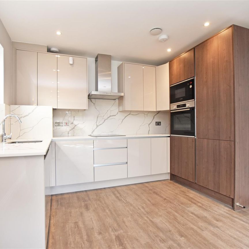 Wood Lane, Isleworth, Middlesex, TW7 - Photo 1