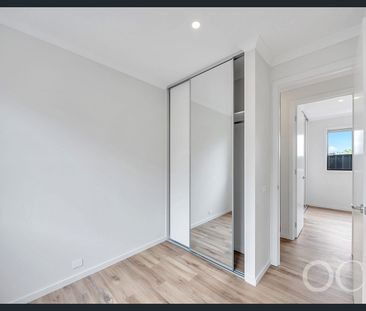 Open the Door to Modern Comfort and Effortless Living - Photo 4