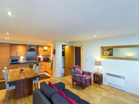 2 bedroom flat to rent - Photo 2