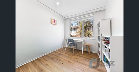 Contemporary Comfort with Urban Convenience - Photo 4