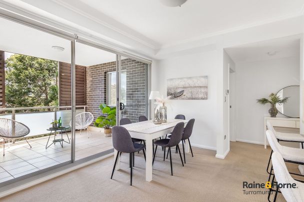 Stunning, Light-Filled Second-Floor Apartment in Prime Turramurra - Photo 1